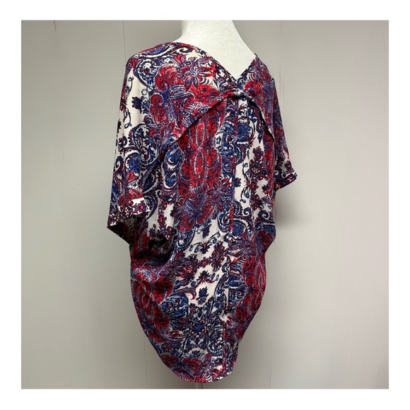 **DONATED** Red & Blue Paisley Print V-Neck Top || Size Small 💙❤️ - Picture 3 of 6